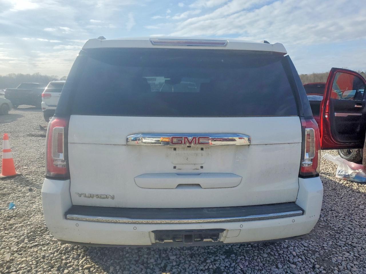 2016 GMC YUKON