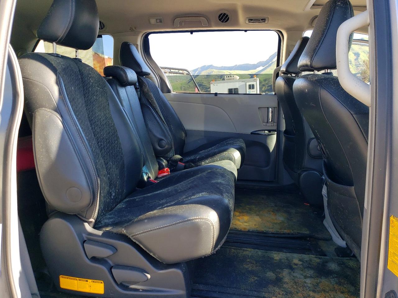 2012 TOYOTA SIENNA