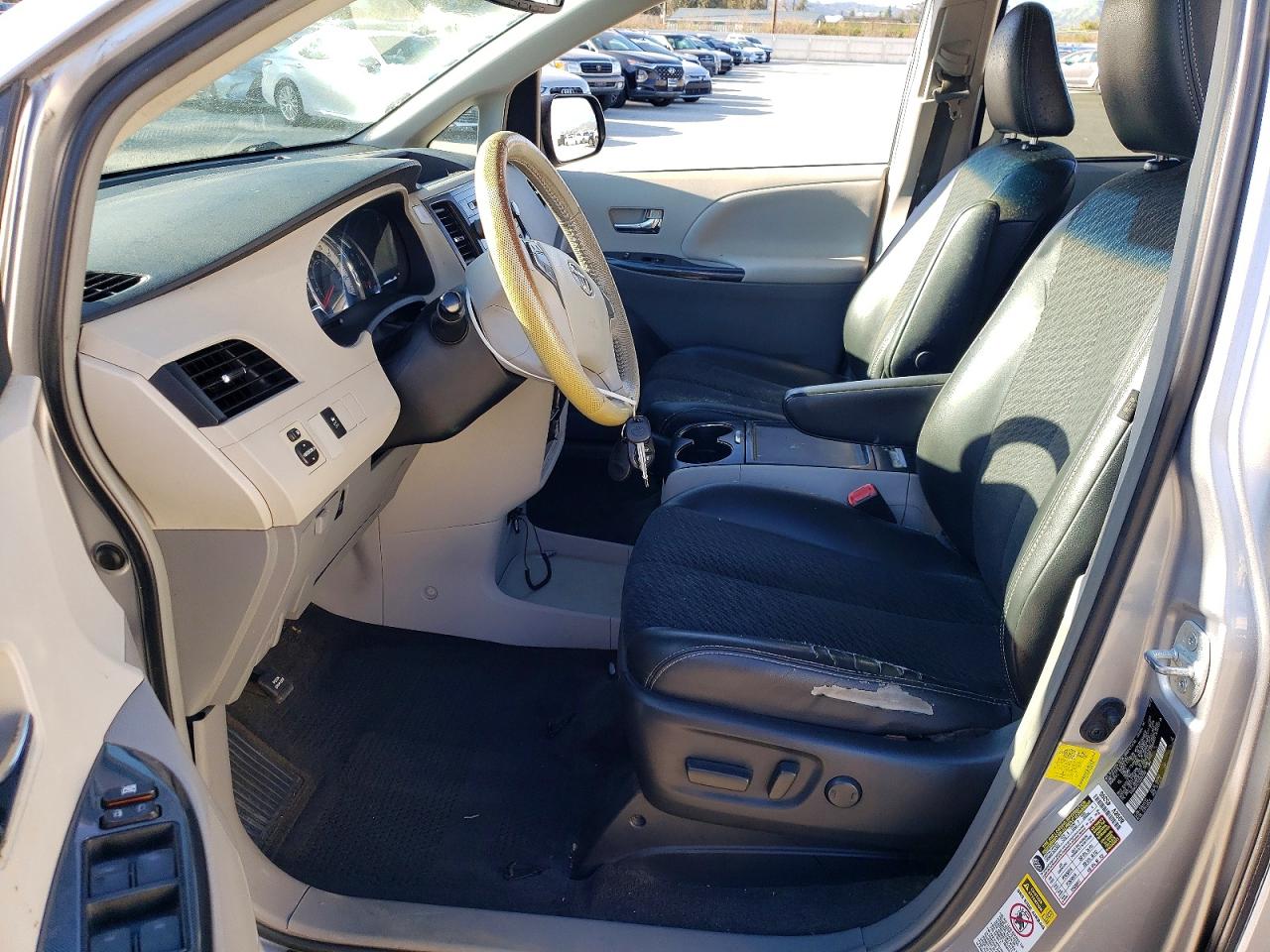 2012 TOYOTA SIENNA