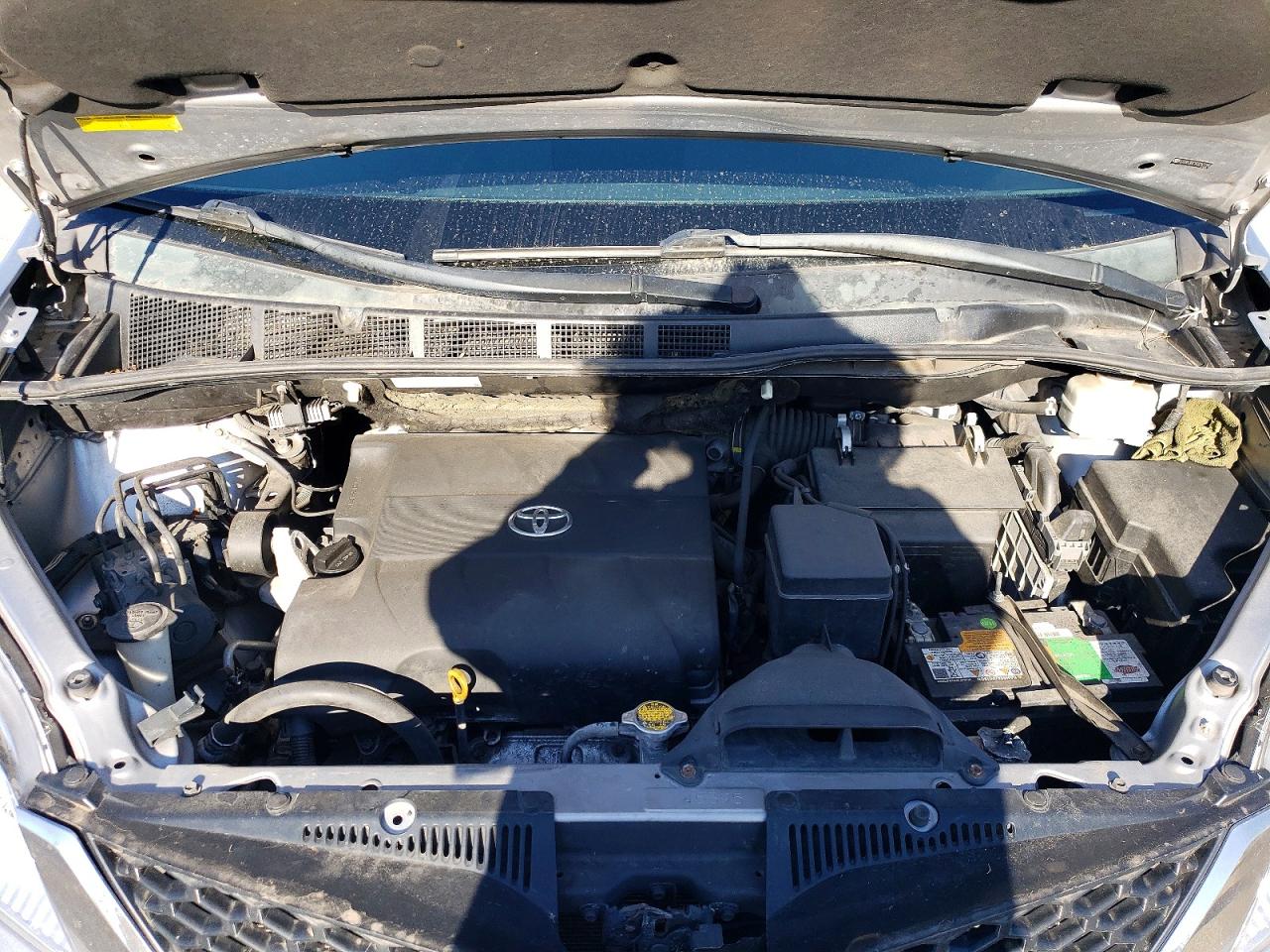 2012 TOYOTA SIENNA