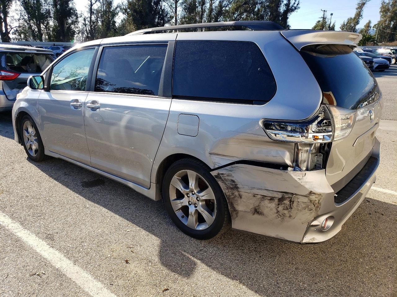 2012 TOYOTA SIENNA