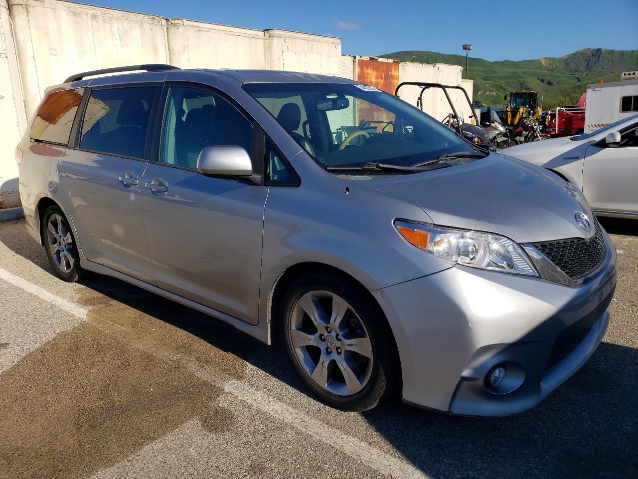 2012 TOYOTA SIENNA