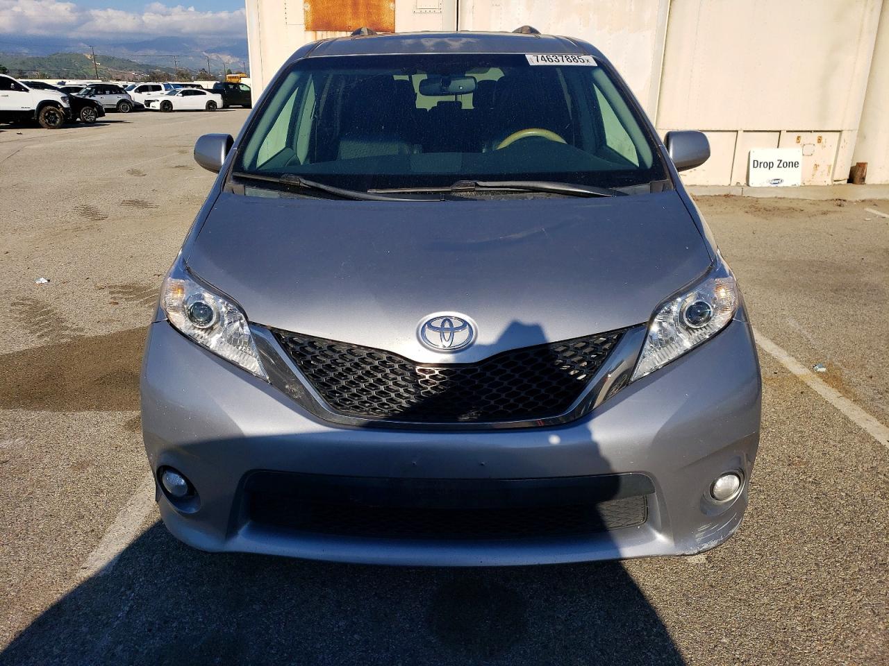 2012 TOYOTA SIENNA