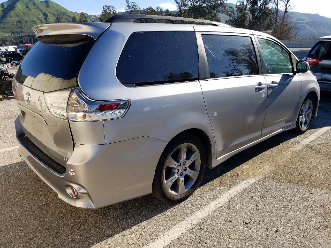 2012 TOYOTA SIENNA