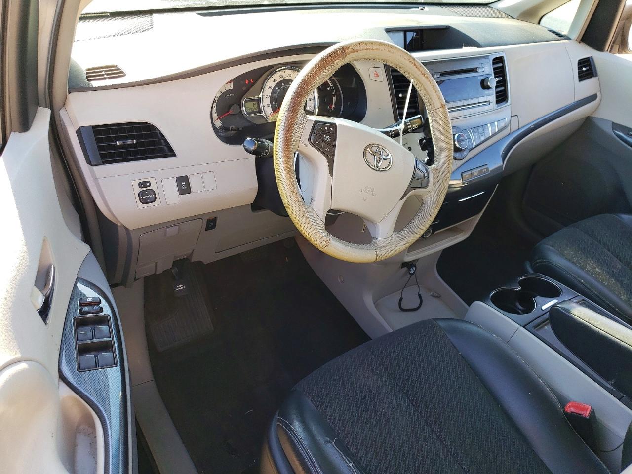 2012 TOYOTA SIENNA