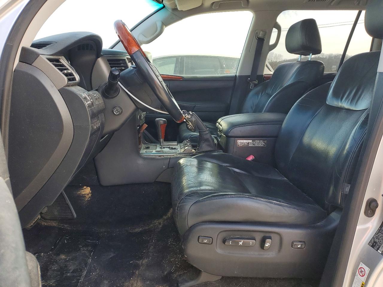2011 LEXUS LX570