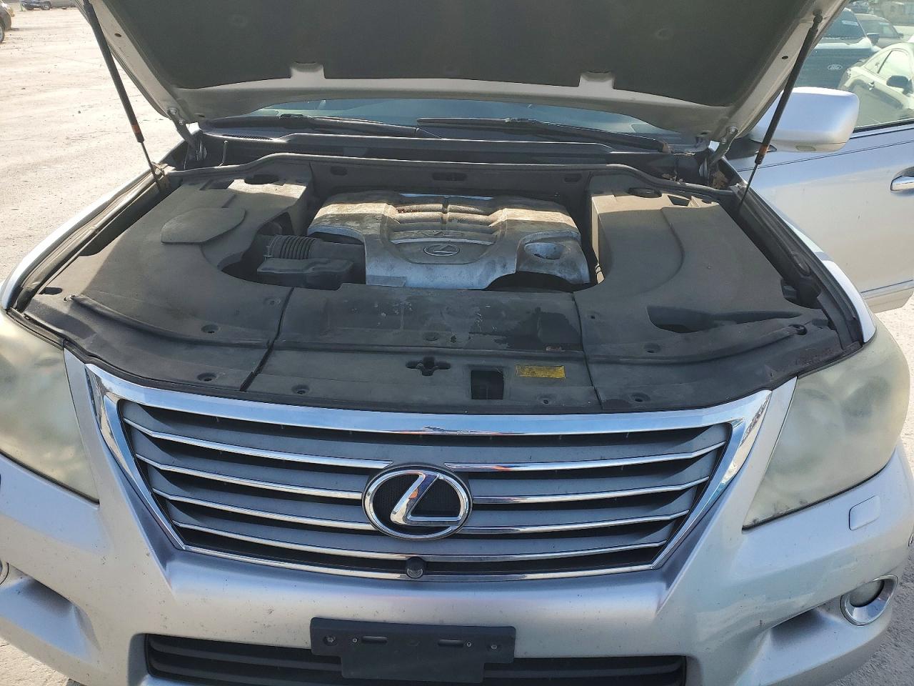 2011 LEXUS LX570
