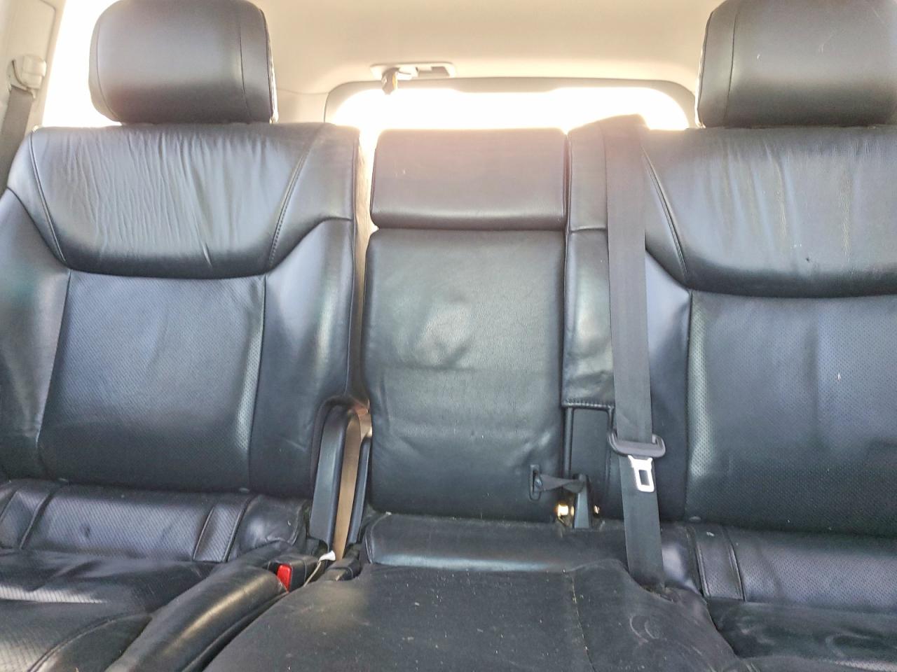2011 LEXUS LX570