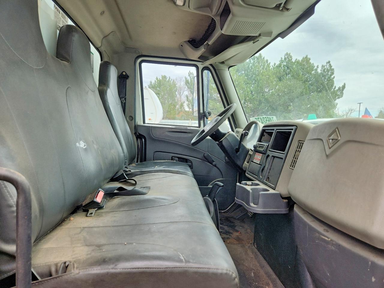2013 INTERNATIONAL 4000 SERIE