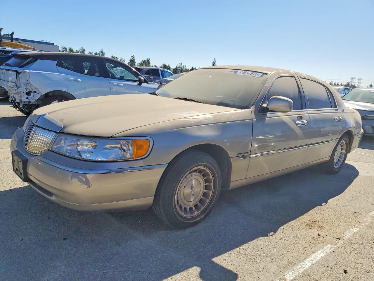 2000 LINCOLN TOWNCAR