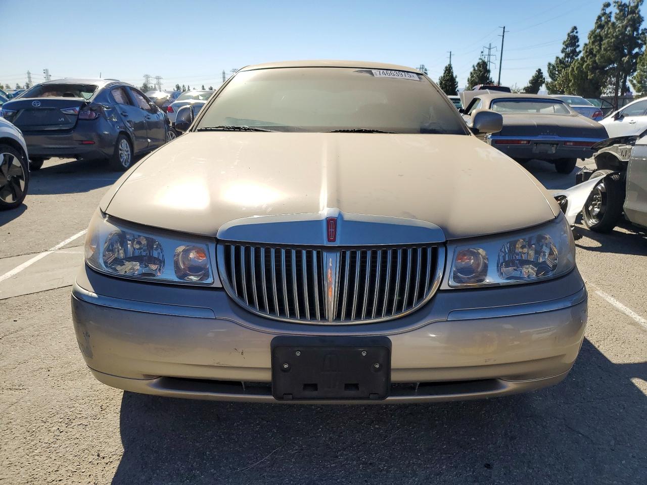 2000 LINCOLN TOWNCAR