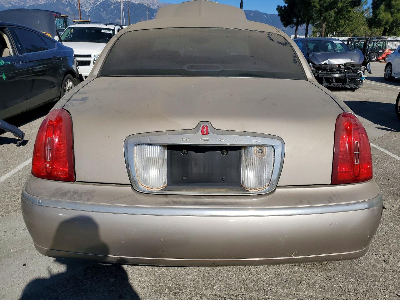 2000 LINCOLN TOWNCAR