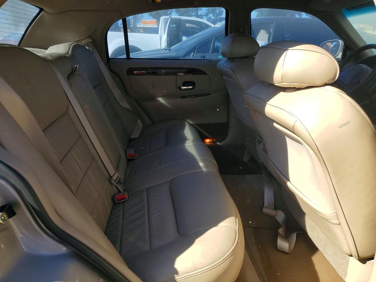 2000 LINCOLN TOWNCAR