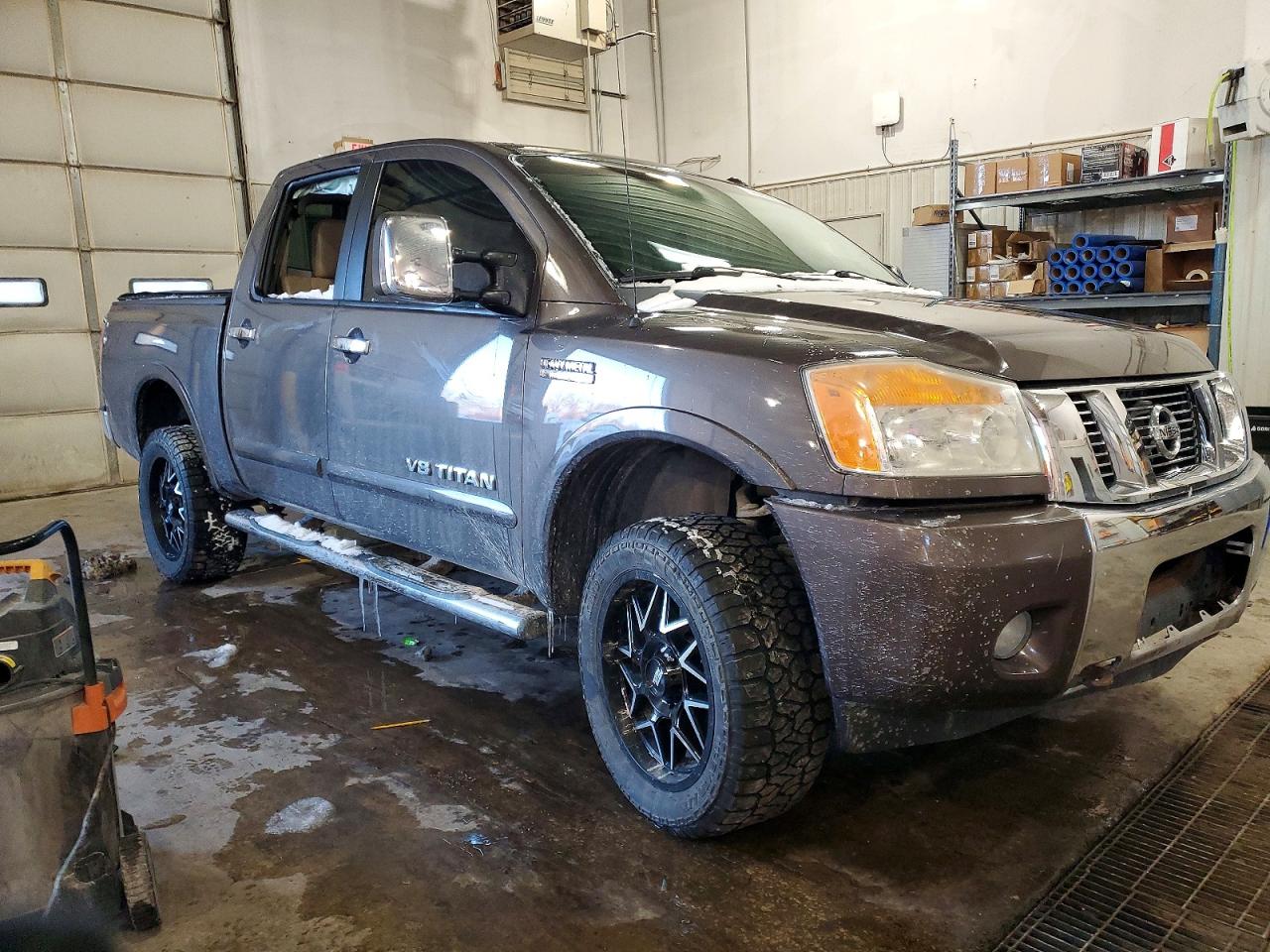 2014 NISSAN TITAN