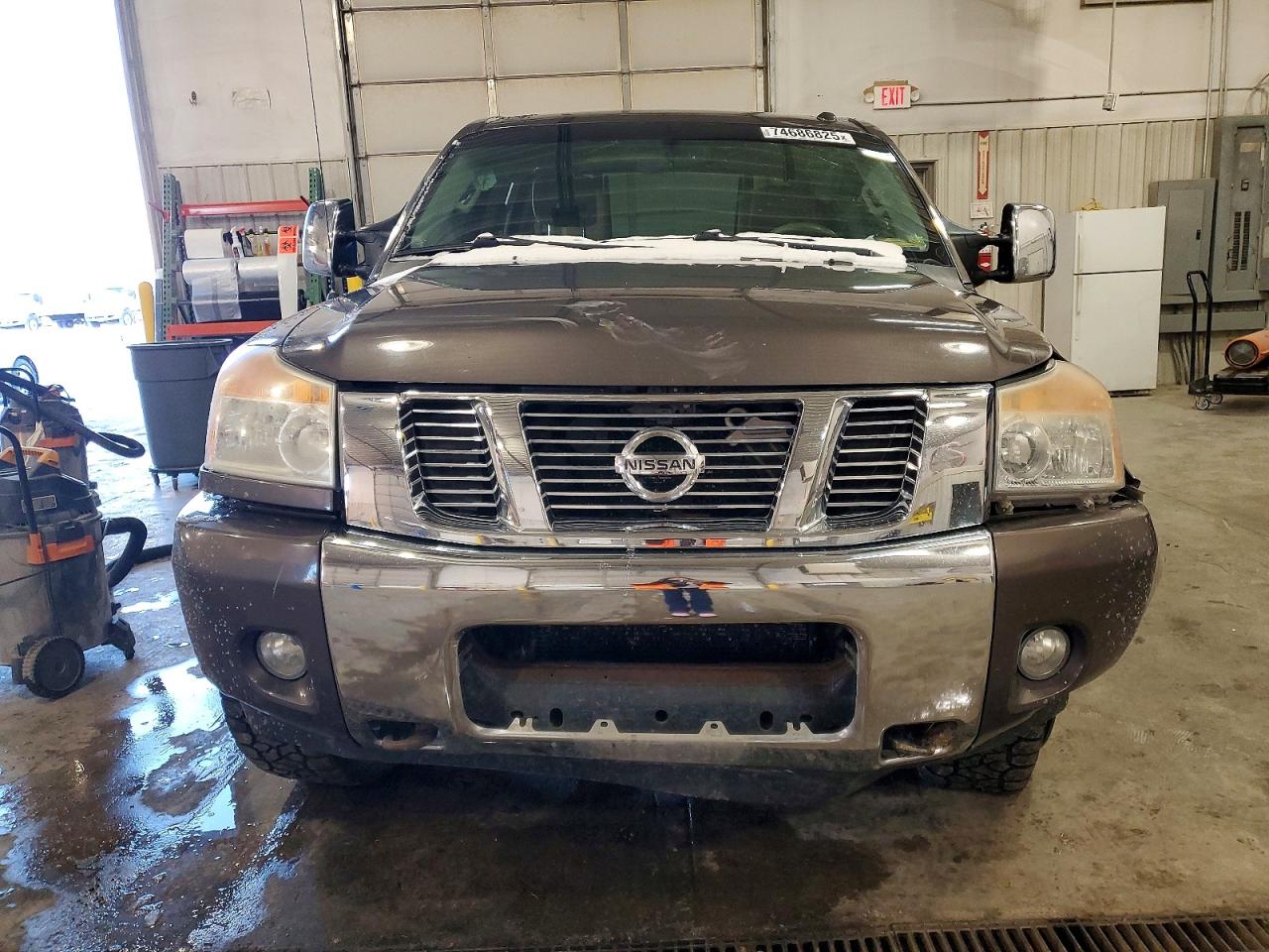 2014 NISSAN TITAN
