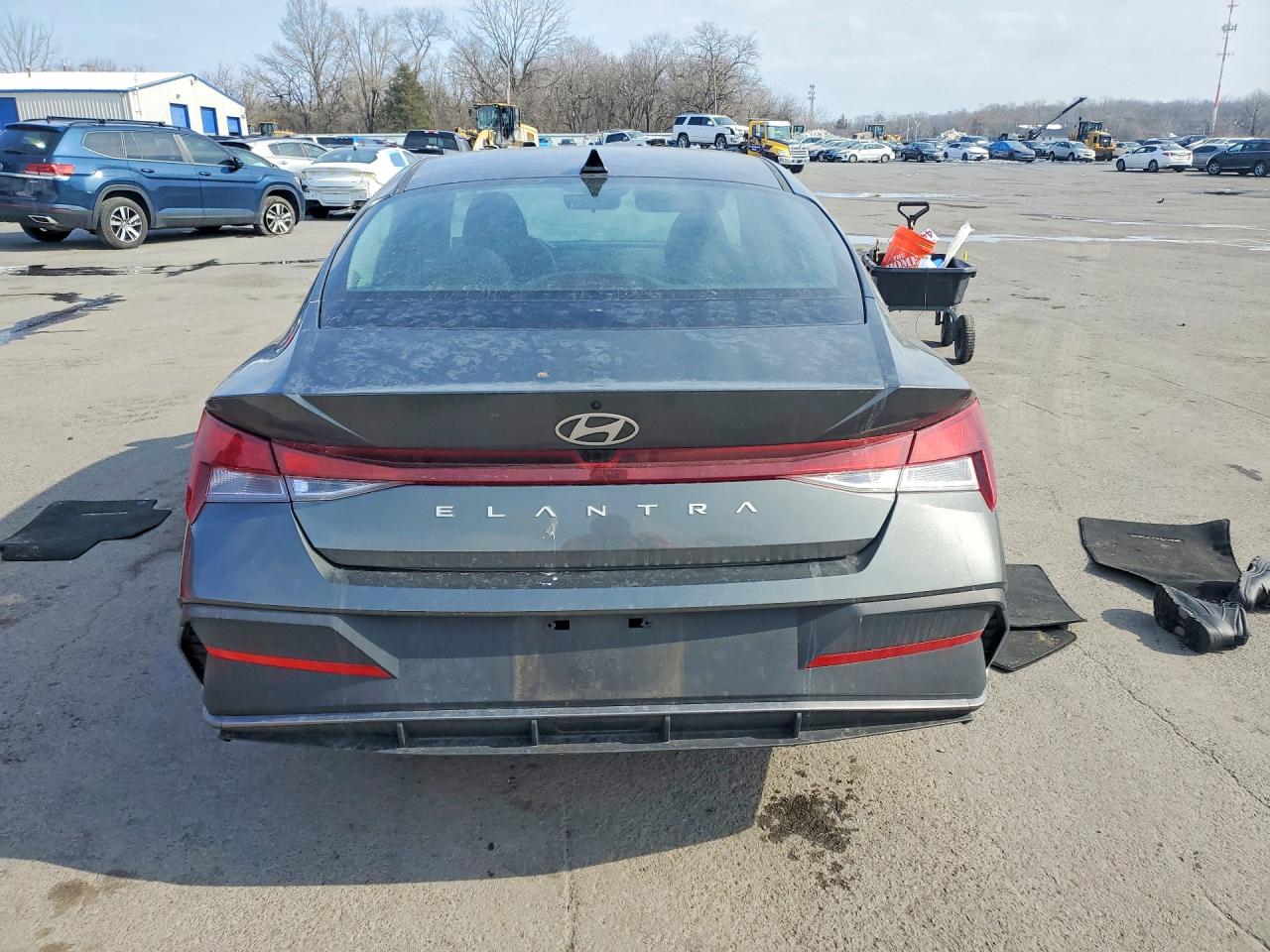 2024 HYUNDAI ELANTRA