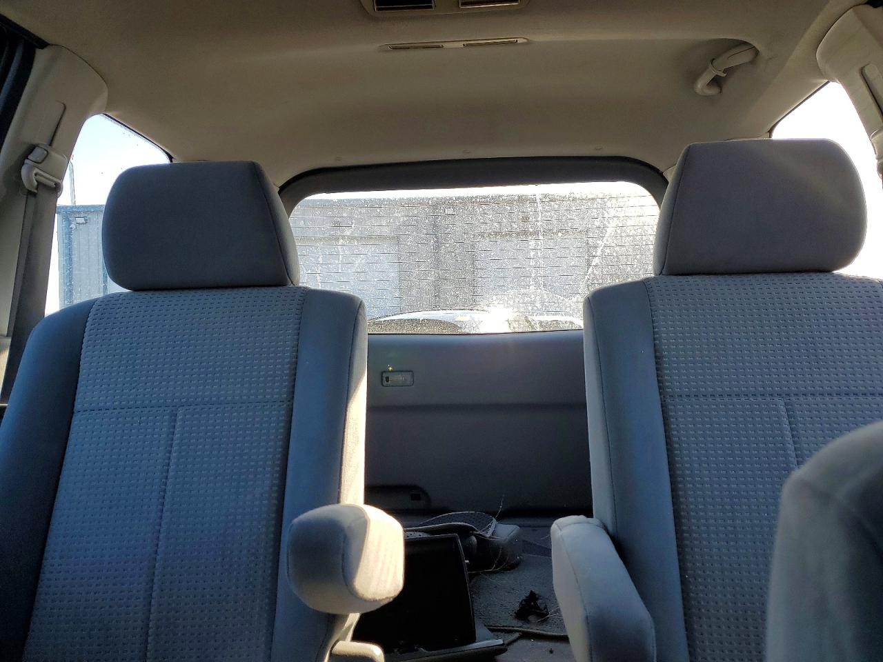 2004 MAZDA MPV