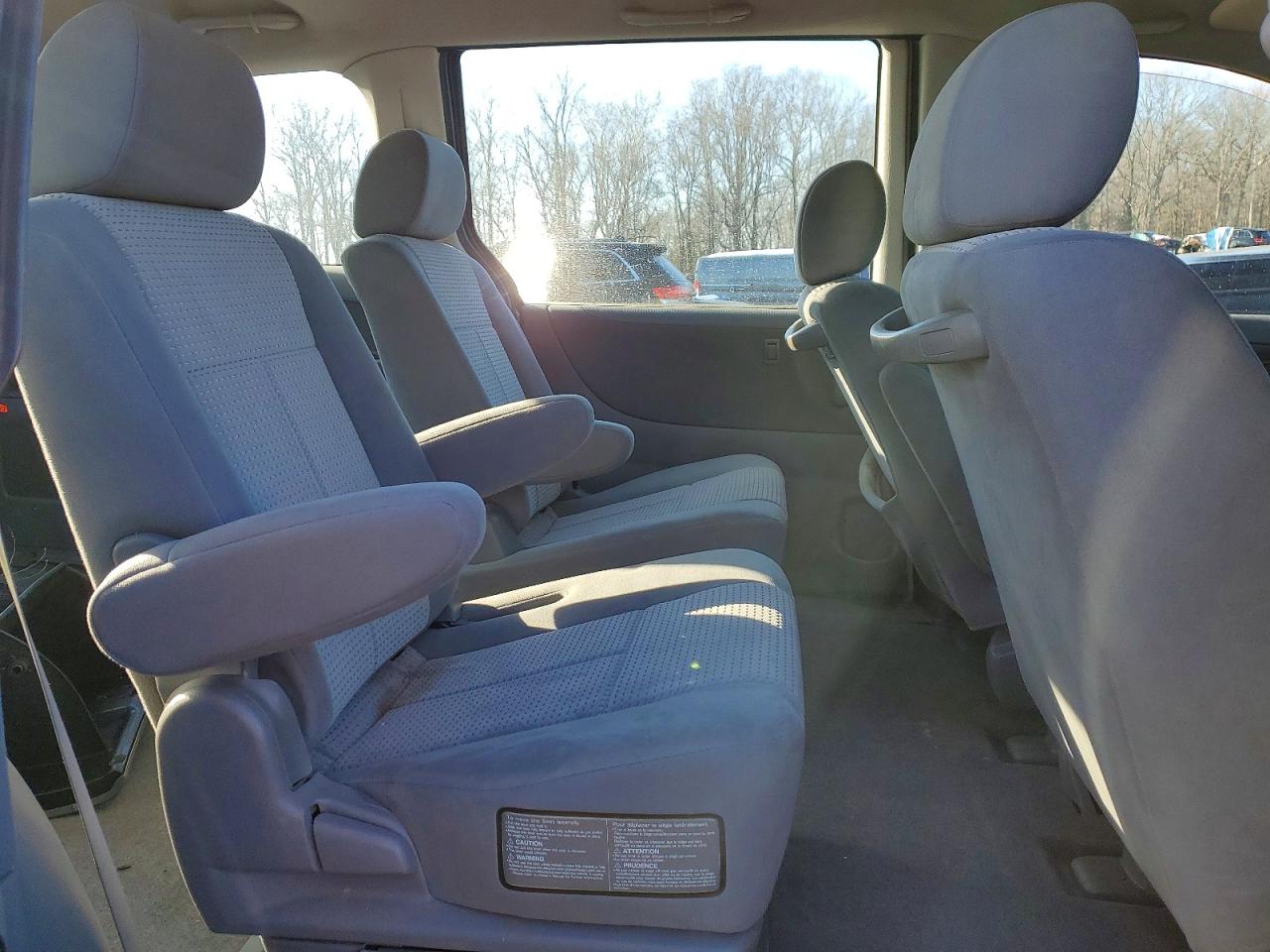 2004 MAZDA MPV