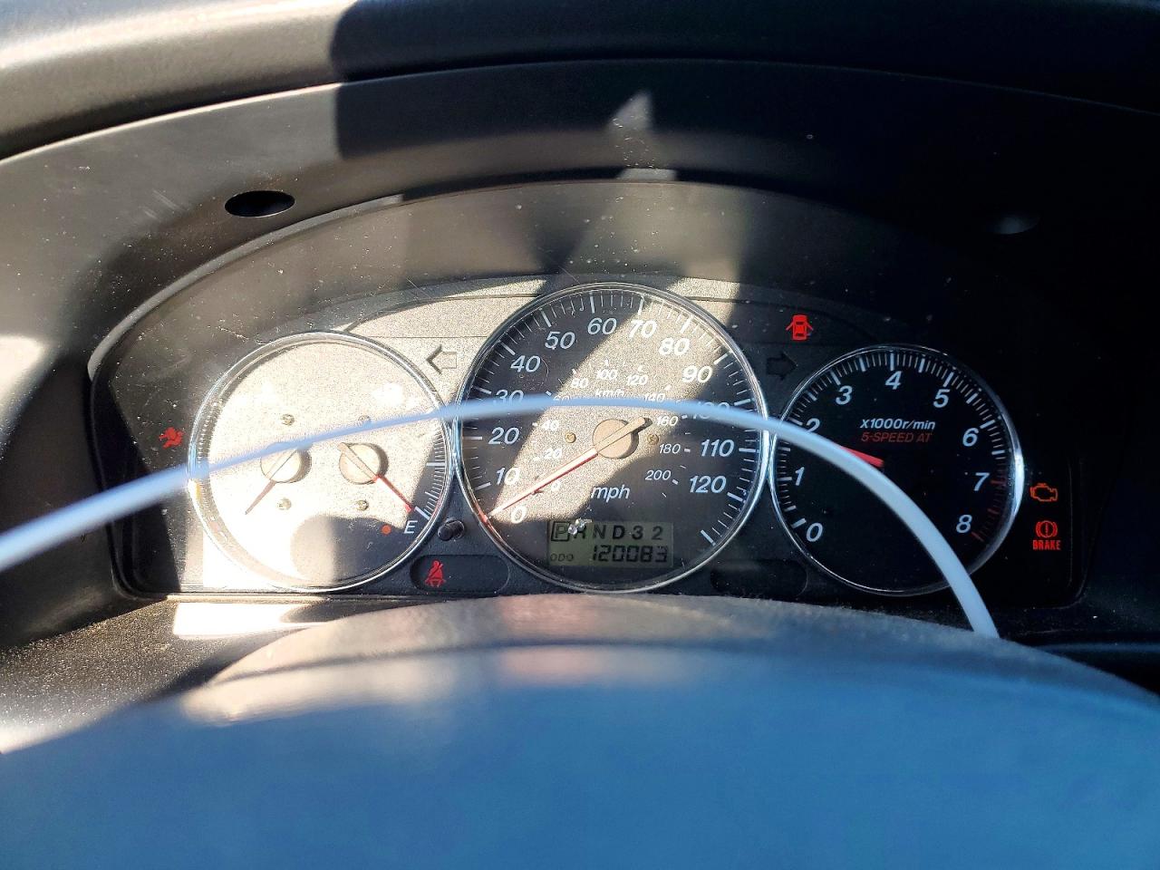2004 MAZDA MPV