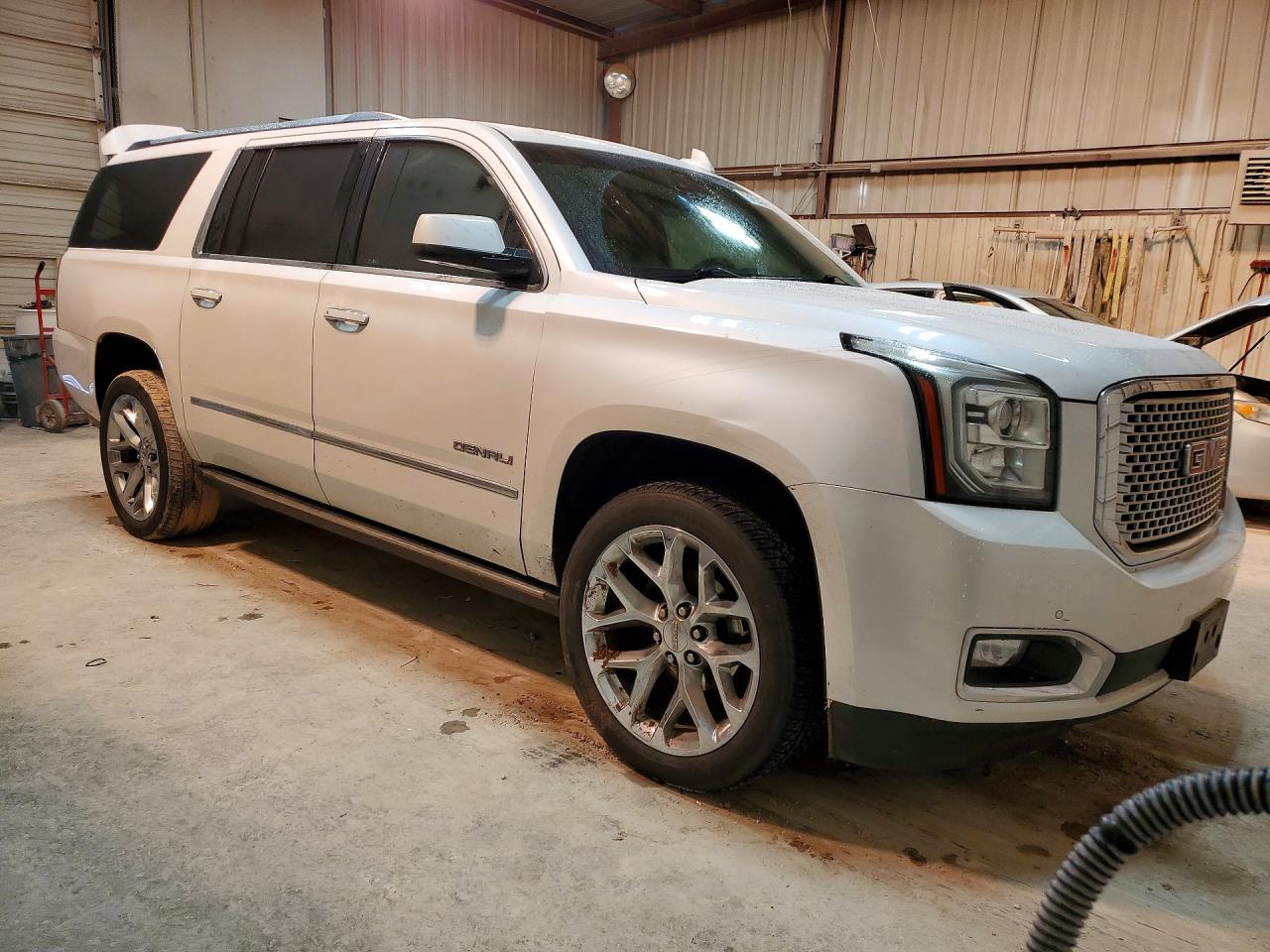 2016 GMC YUKON