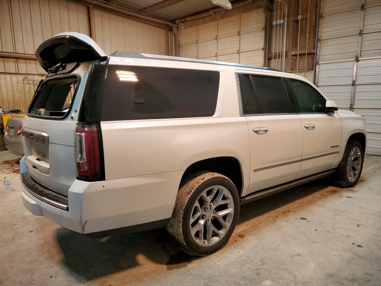 2016 GMC YUKON