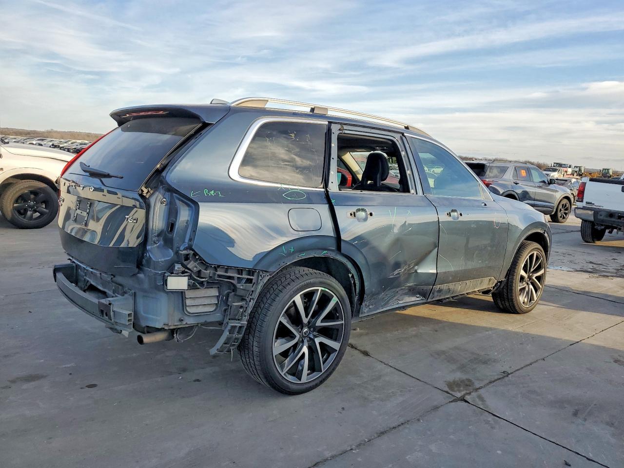 2018 VOLVO XC90
