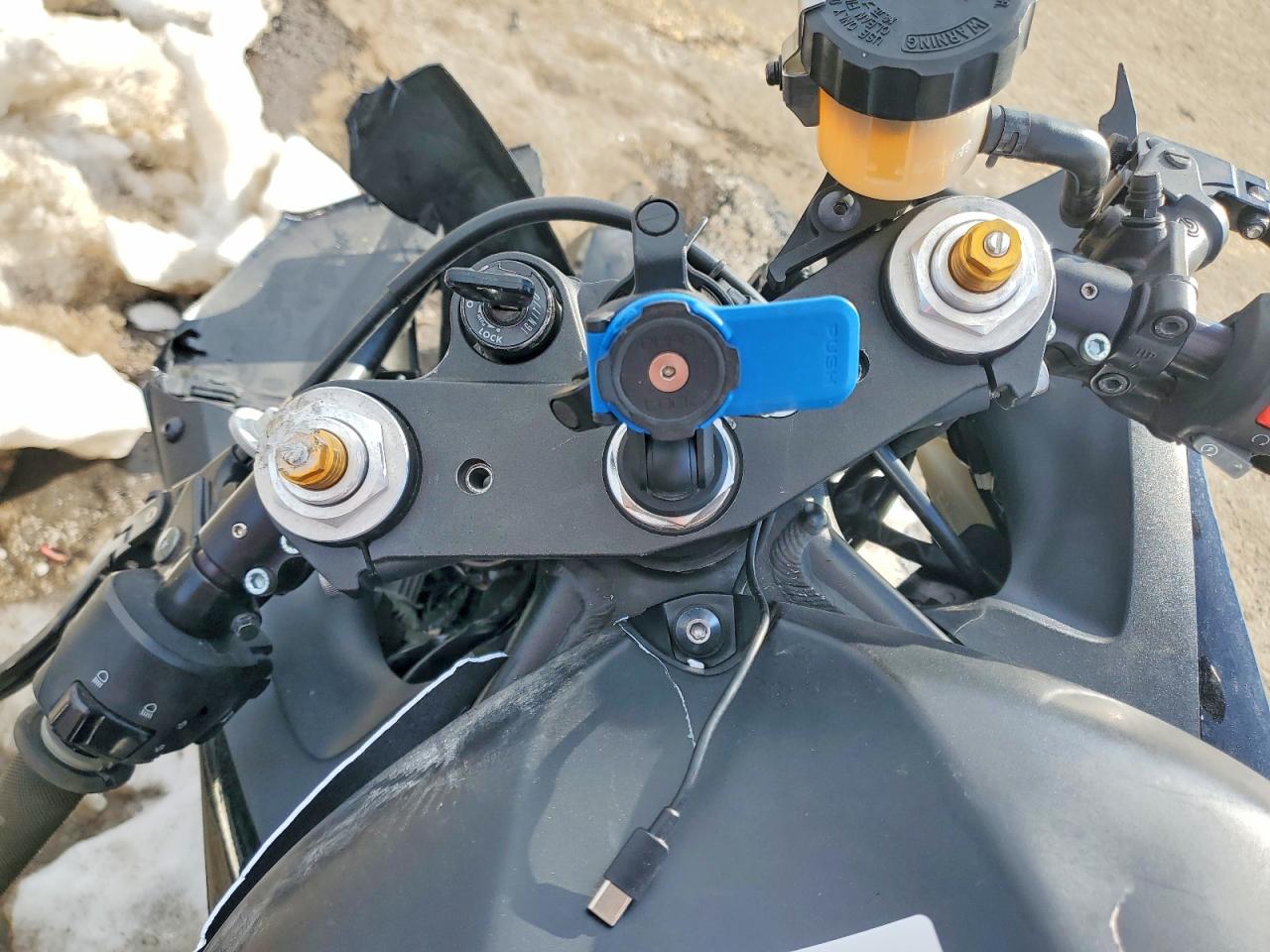 2011 YAMAHA YZF600