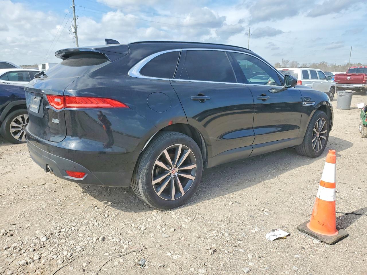 2017 JAGUAR F-PACE