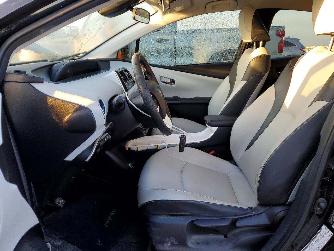 2017 TOYOTA PRIUS
