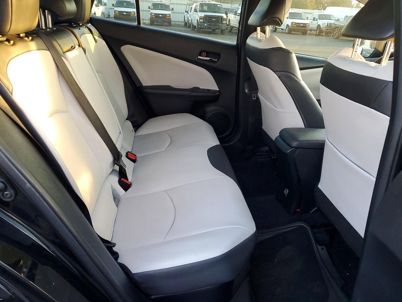 2017 TOYOTA PRIUS