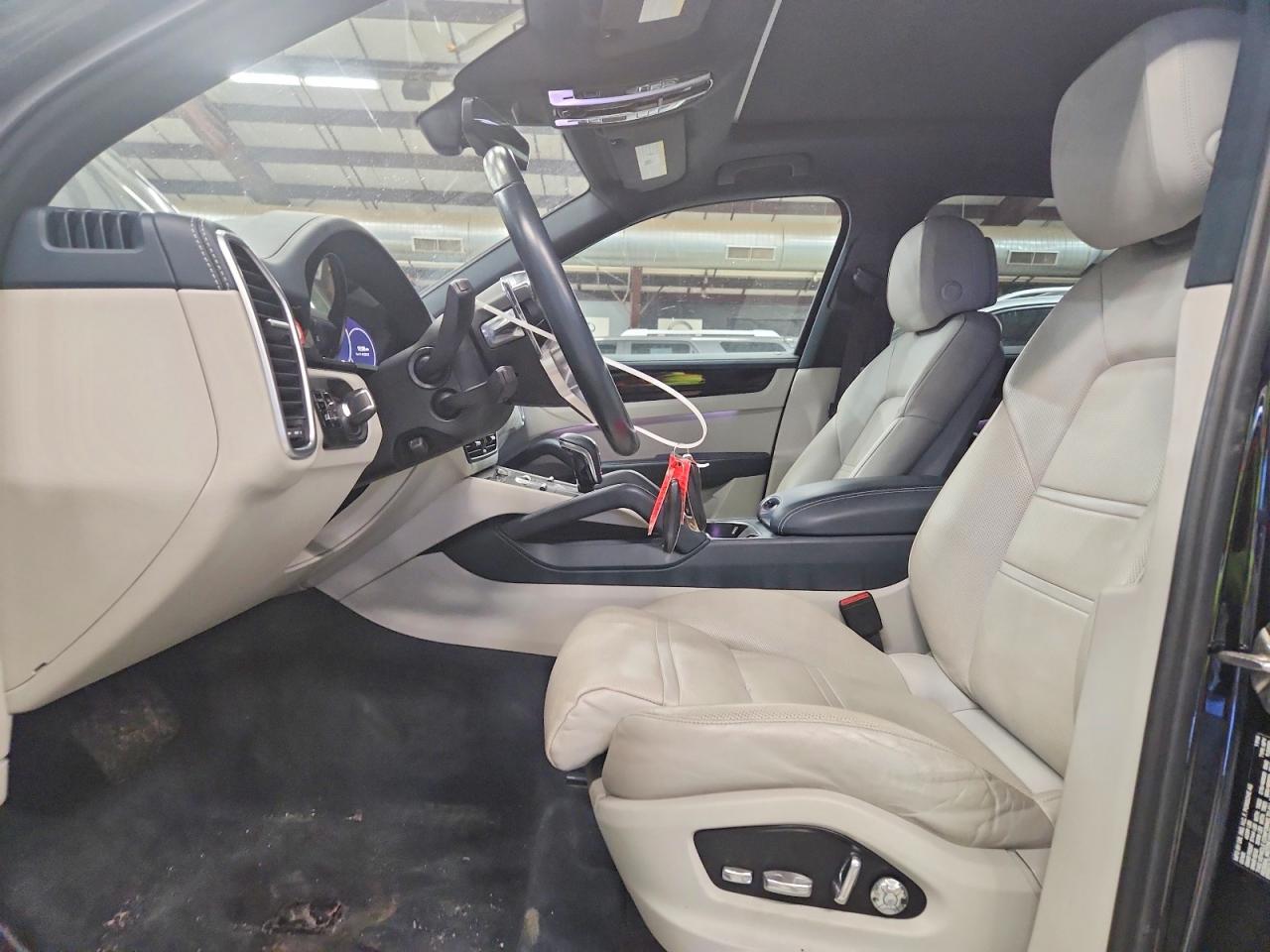 2019 PORSCHE CAYENNE