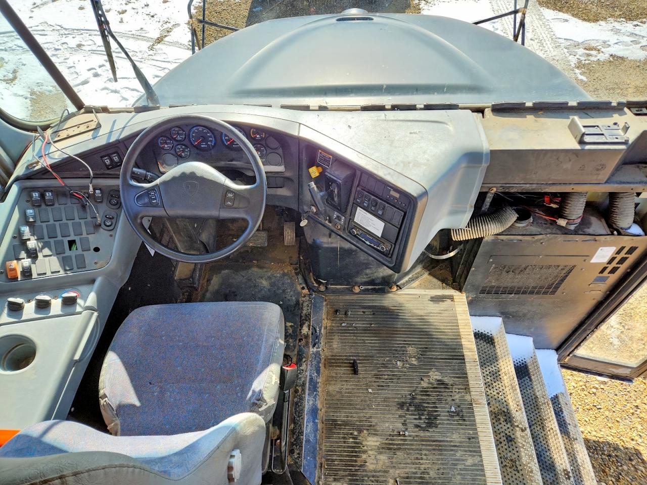 2014 IC CORPORATION 3000 CE