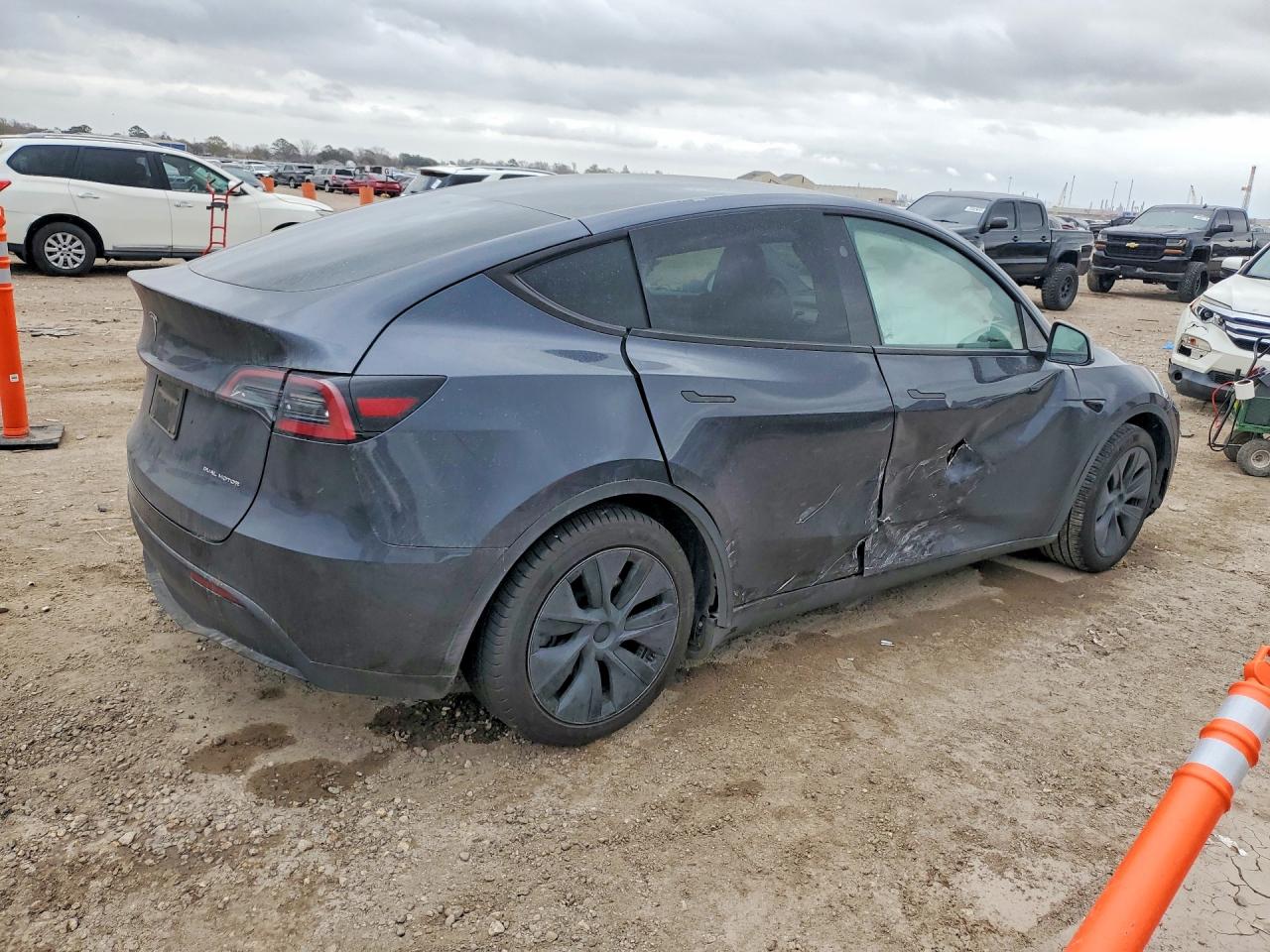 2024 TESLA MODEL Y