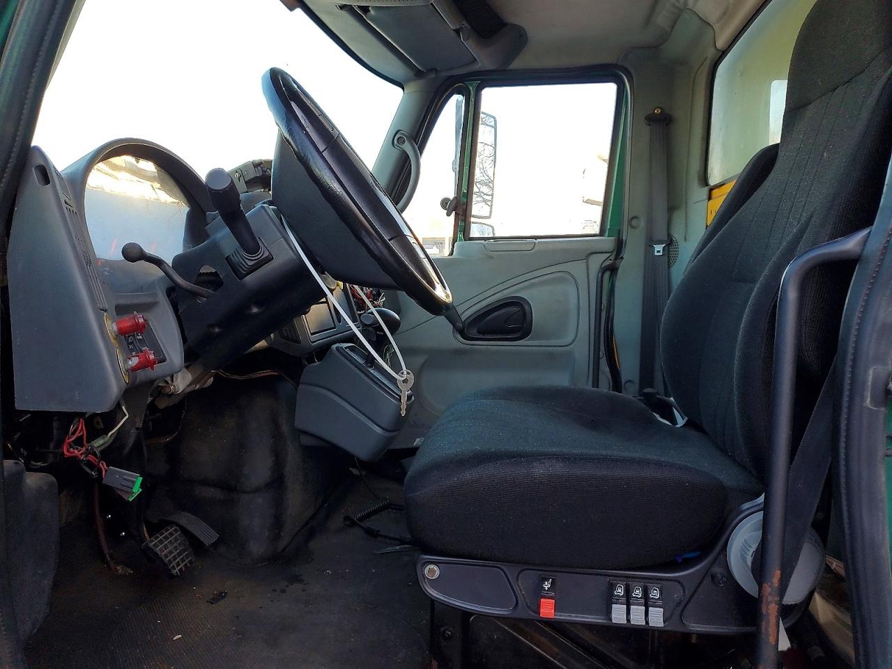 2006 INTERNATIONAL 4000 SERIE