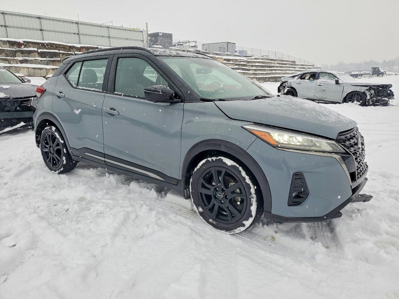2022 NISSAN KICKS