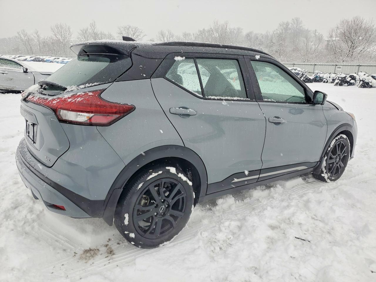2022 NISSAN KICKS