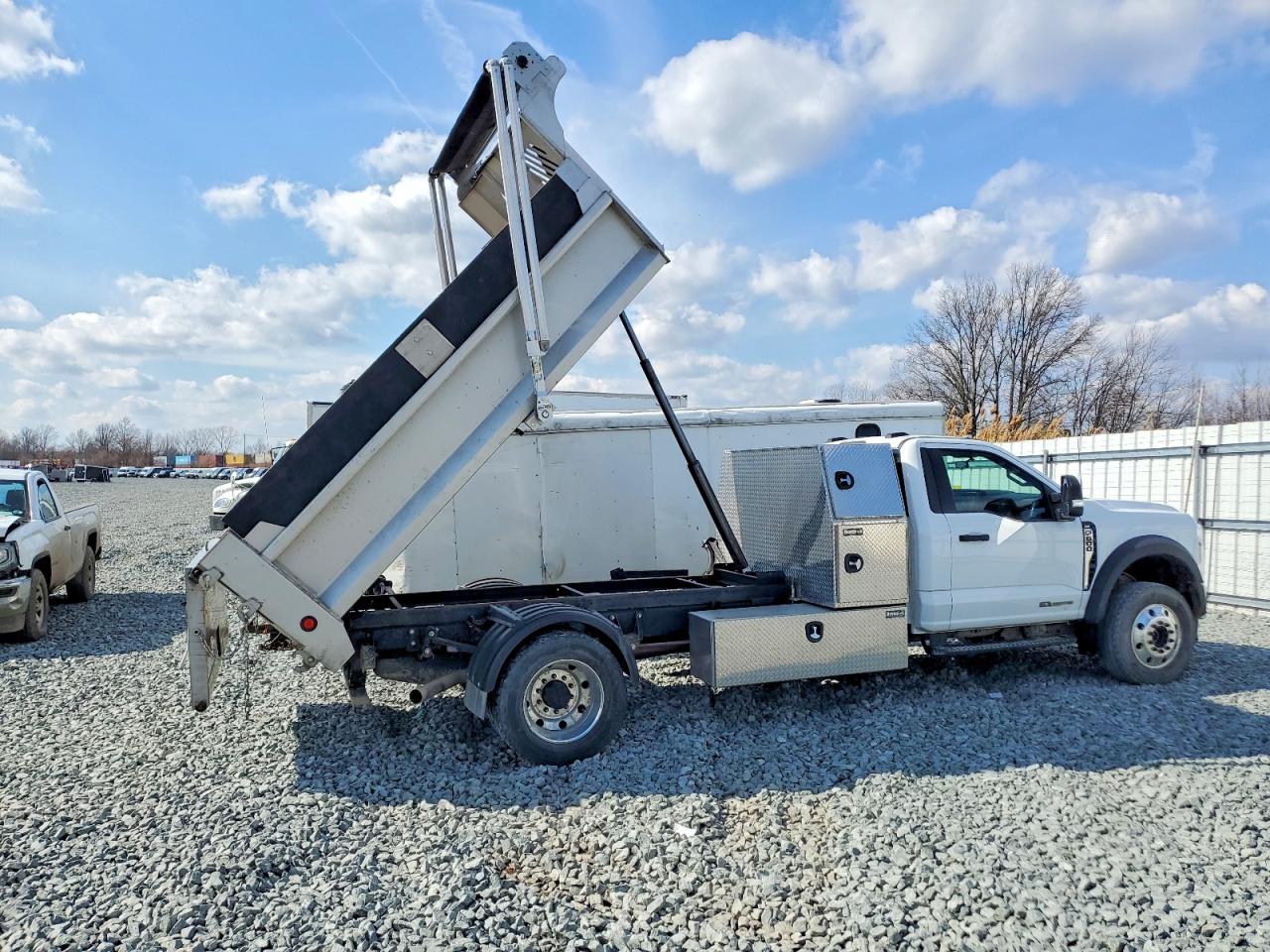2024 FORD F600