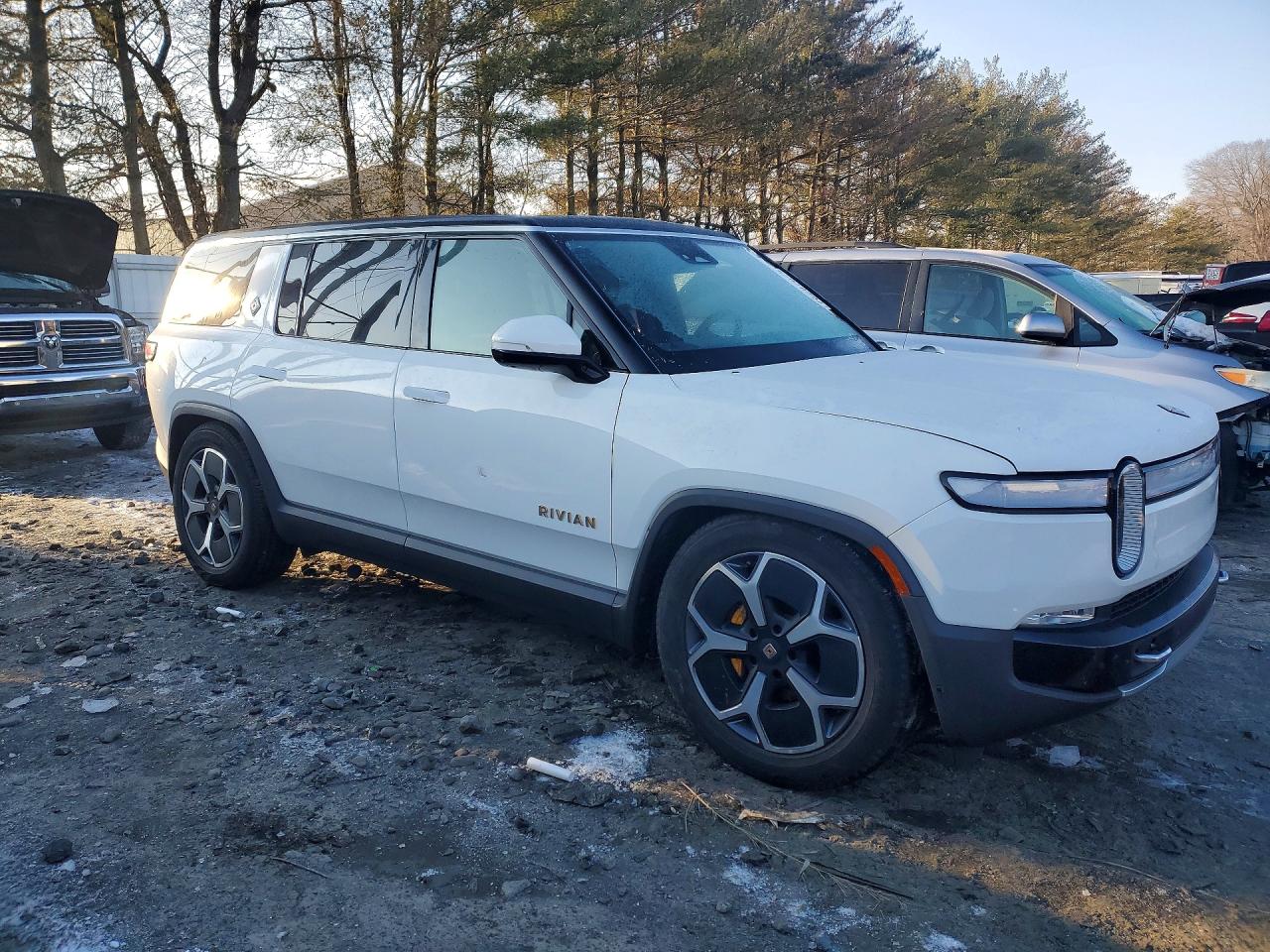 2023 RIVIAN RIS
