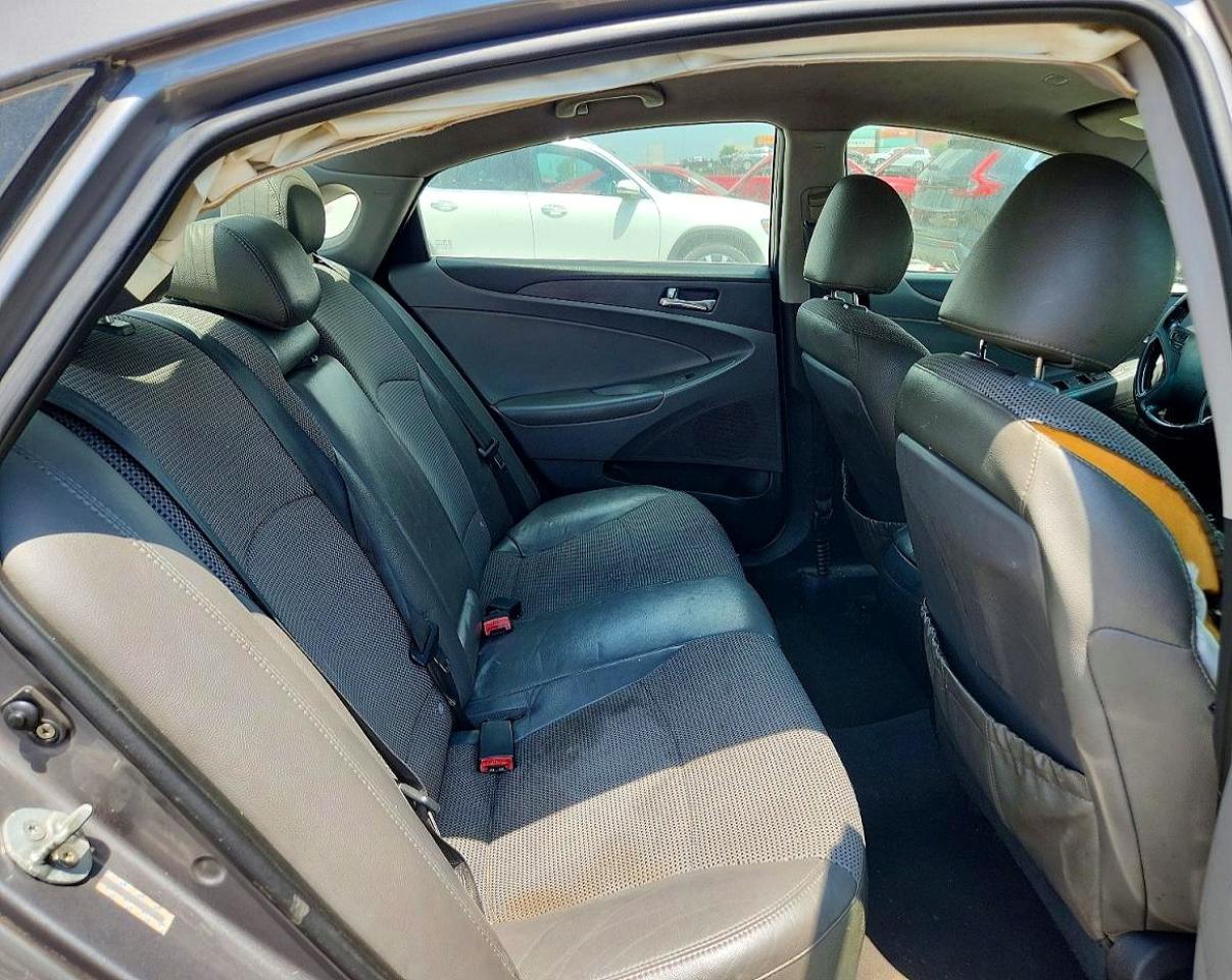 2011 HYUNDAI SONATA
