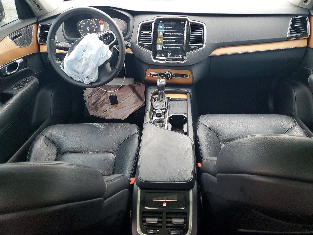 2022 VOLVO XC90