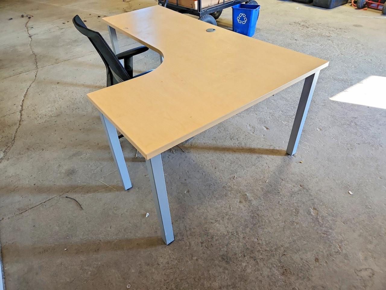 2000 DESK OFFICE FUR