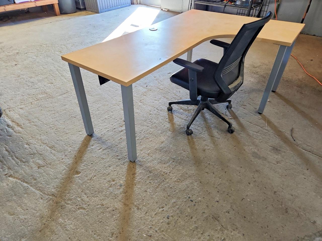 2000 DESK OFFICE FUR