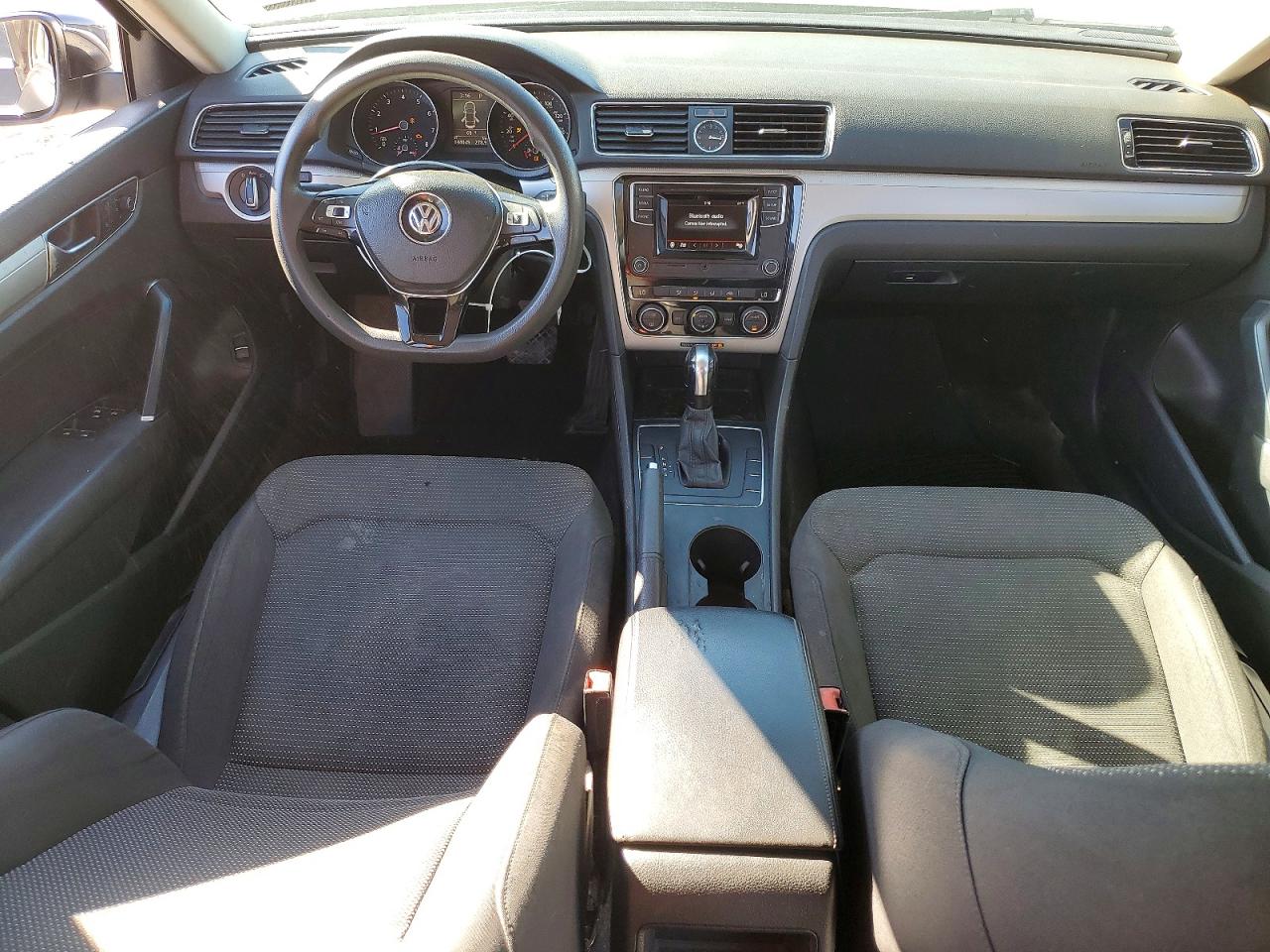 2017 VOLKSWAGEN PASSAT