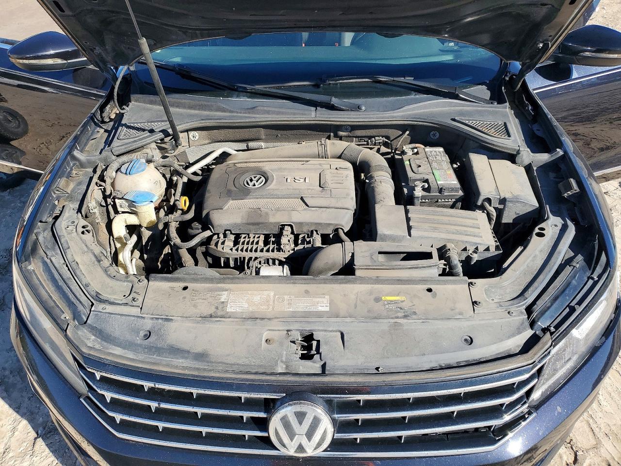 2017 VOLKSWAGEN PASSAT