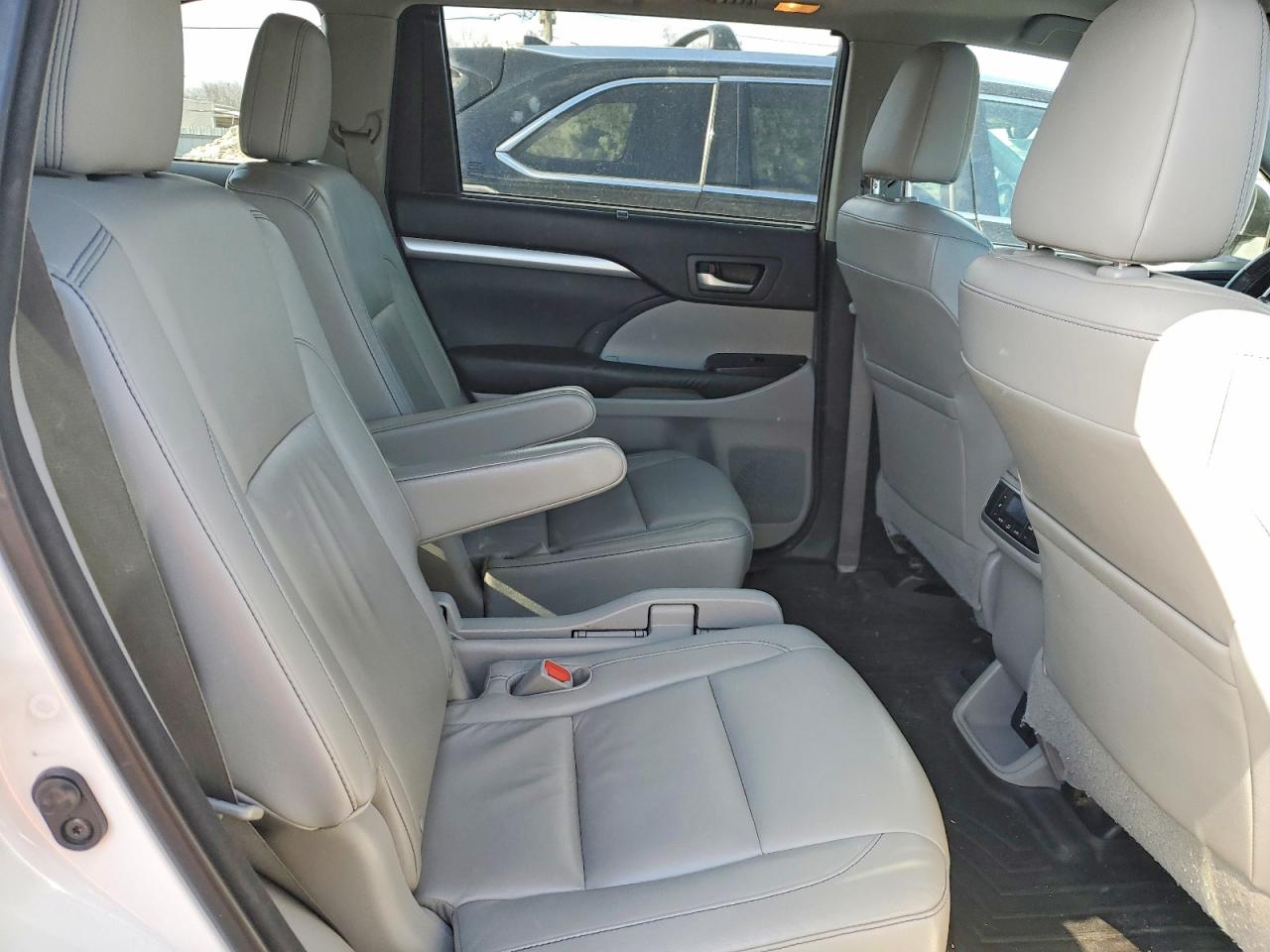 2014 TOYOTA HIGHLANDER