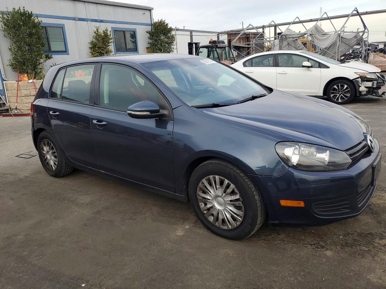 2011 VOLKSWAGEN GOLF