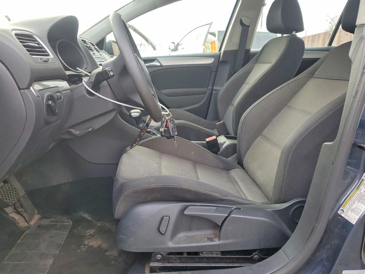 2011 VOLKSWAGEN GOLF