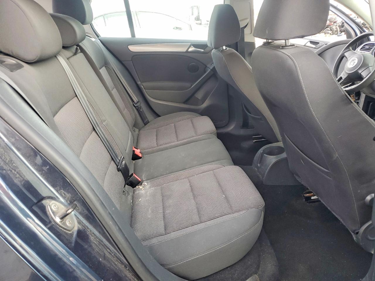 2011 VOLKSWAGEN GOLF