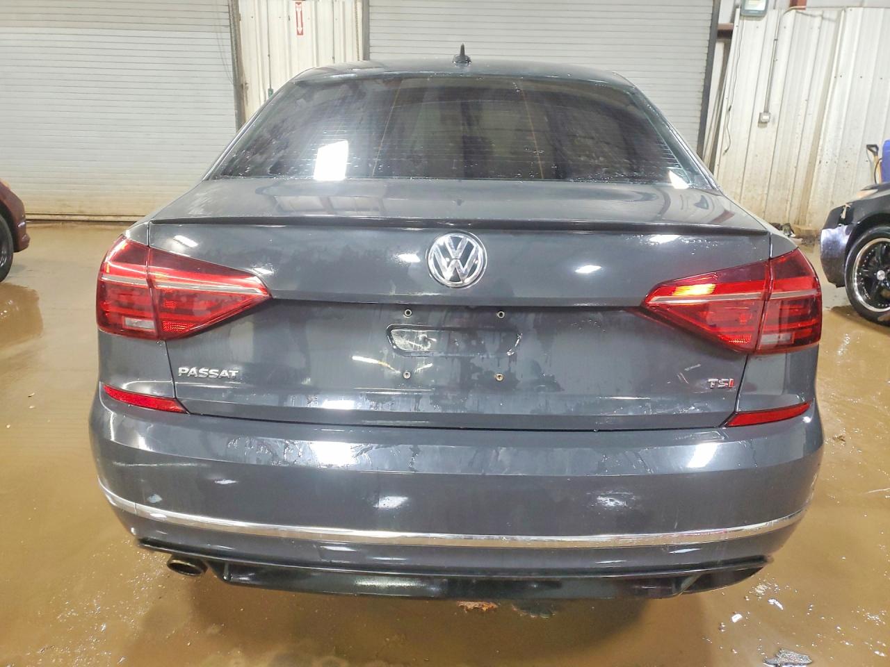 2018 VOLKSWAGEN PASSAT
