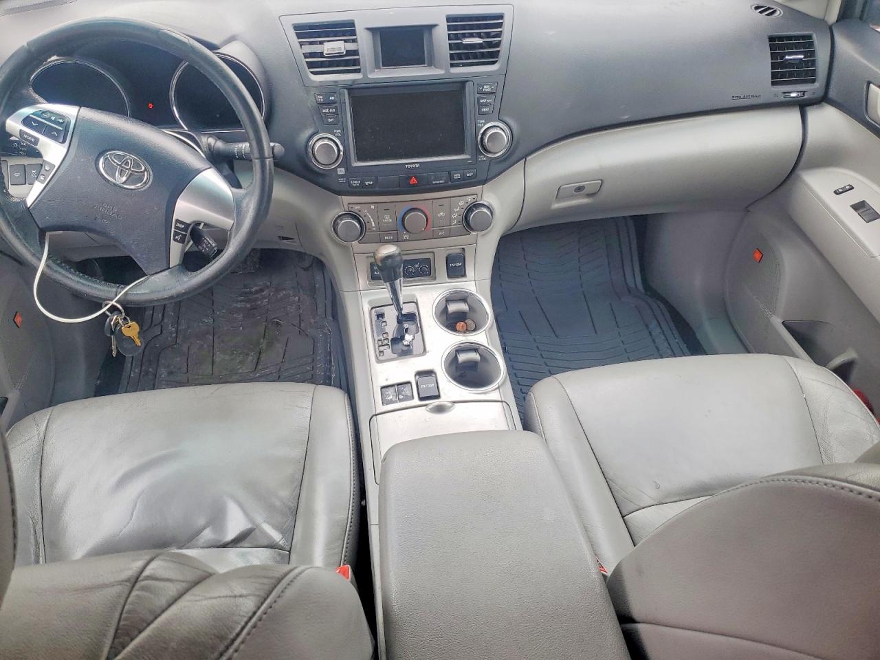 2011 TOYOTA HIGHLANDER